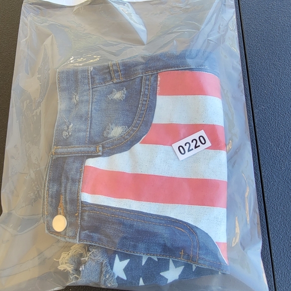 Women’s Distressed Shorts Denim w/American Flag Pattern Size 10 - Picture 8 of 9
